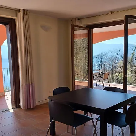 アパート Apartment In Oggebbio With Lake Maggiore Views